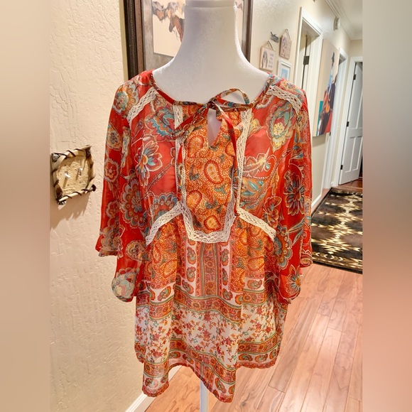 ☘️Fun batwing blouse size L - Picture 2 of 6